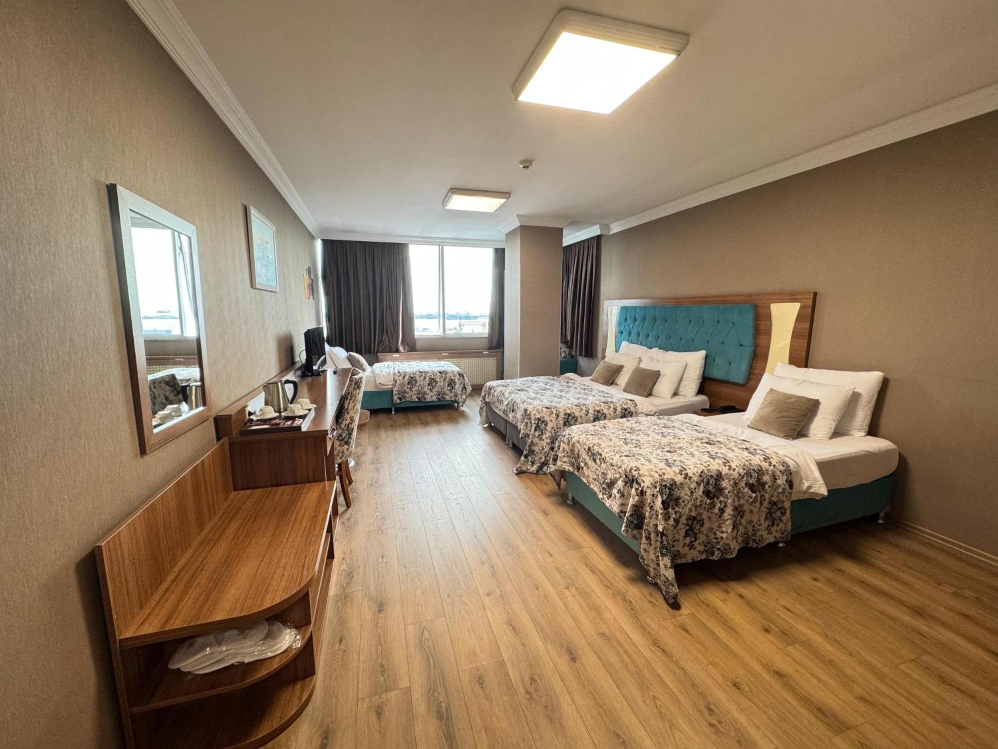 Golden Lounge Hotel — Foto 1